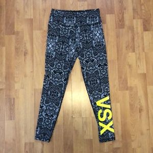 Victoria Sport Knockout Workout Leggings